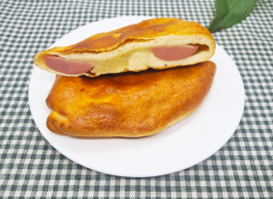 Пирожок печеный 2в1 (сосиска+картофель).