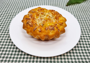 Жульен с колбасой и сыром